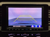 バックでの車庫入れも安心です! リアカメラが付いているバックモニター付のナビを装備しております。操作線もついており距離感も画面から確認できます。
