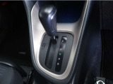 無段変速機(CVT)を搭載。有段変速機に存在する「変速ショック」が無いので、スムーズなアクセル操作が可能です♪