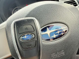【アクセスキー&プッシュスタート】カバンやポケットに入れたままでもドアの施錠・解錠が可能なスマートキーを装備。エンジンのオン・オフ時もカギを取り出す必要が無く、ボタンをプッシュするだけでOK♪
