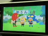 テレビ映像を楽しめる画面を備え、停車中の待ち時間も過ごしやすくなります。見やすい位置に表示されるため、休憩時などに映像を楽しみたい方にうれしい装備です。
