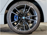 【BMWアロイホイル】軽量かつ強度に拘ったアロイホイル。走行性能ポテンシャルを引き出す設計。車の足元を引き締めてくれる大きなポイントはアロイホイルです。