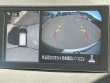 インテリジェント アラウンドビューモニター(移動物 検知機能付)空から見下ろしているかのような映像をディスプレイに映し出し、スムースな駐車をサポートします。