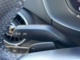 マニュアル車のようにシフトをコントロールするパドルシフト付きです。