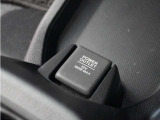 ◆アクセサリーソケット◆ドラレコの電源やスマートフォンの充電等に使用できる便利な電源ソケット!使いやすい場所に装備されています。