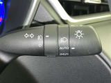 【オートライト】車外の明るさに応じて自動的にライトの点灯・消灯をしてくれます
