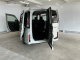 【わくわくゲート】タテはもちろんヨコにも開き、ちょっとした荷物を積む時にもとても便利♪人やペットの乗り降りもスムーズにできます♪
