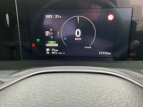 メーター内のディスプレイには運転をサポートするさまざまな情報を表示。