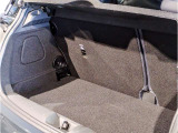 MINIはスペアタイヤを搭載しておりません。スペアタイヤをなくすことにより、荷室を従来よりも広くとることが出来ております。現在のMNIはコンパクトボディーに機能性を搭載しております。