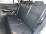 【後部座席】も当然、綺麗・清潔に仕上げております。内装の綺麗なお車は気持ちが良いですし、コンディションのいい車が多いです。オススメの1台です。