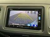 リバースギアに入れるだけで後方の表示へ切り替わります。夜間や雨の日の駐車も楽になりますよ。