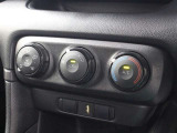 室内を快適な温度に保つ、使いやすいデザインのエアコンです。