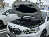 国道1号線に沿い横浜市営地下鉄「三ッ沢上町駅」から徒歩約10分。 BMW Premium Selection 横浜三ッ沢店 / 〒240-0062神奈川県横浜市保土ヶ谷区岡沢町322-3