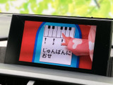 テレビ番組を楽しめる画面を備えており、停車中の待ち時間にも映像を視聴できます。お出かけ先での休憩時など、車内で過ごす時間をより楽しく活用いただけます。