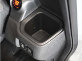◆ドリンクホルダー◆手の届きやすい場所にドリンクホルダーがあり、とても便利です。