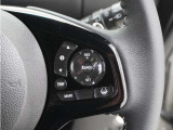 ◆アダプティブクルーズコントロール◆予め設定した車速内でクルマが自動的に加減速。前走車との適切な車間距離を維持しながら追従走行します。【LKAS】車線維持支援システムでステアリング操作を支援。