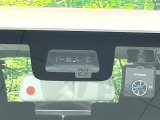 【スズキ セーフティサポート】走行中に前方の車両等を認識し、衝突しそうな時は警報とブレーキで衝突回避と被害軽減をアシスト。より安全にドライブをお楽しみいただけます。