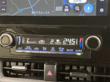 エアコンはオートエアコン付きになります。お好みの温度設定にすれば車内の温度を検知し自動で調整してくれます。暑い日は寒い日は特にオススメです♪