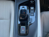 駐車ブレーキは電動式です。オートホールド機能付きで便利ですね