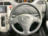 インテリアに合わせたデザインのステアリングは、運転される方のことも考え、運転しやすい形状、大きさです。是非一度、実際に触ってお確かめください。