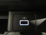 USB充電専用電源ソケットも付いています。モバイル機器などの充電専用