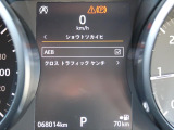 こちらの車輛は【衝突軽減・緊急ブレーキ】を備えており、セーフティドライブをサポート。衝突の危険を感知しドライバーへ警告をおこない、応じられない場合には自動的に緊急ブレーキが作動します。