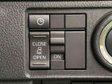 パワースライドドアウェルカムオープン機能 降車時にスイッチで予約しておけば、乗車時に電子カードキーを持ってクルマに近づくだけでパワースライドドアが自動でオープン♪