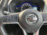 運転中も視線を外さずチャンネルやボリューム調整可能、安心便利なステアリングスイッチ付き!