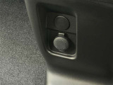 【アクセサリーソケット】車内で利用する電気製品の電源として広く利用できます