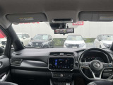 視界広々で運転しやすいインパネ
