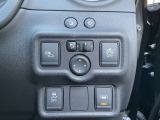 駐車時にも安心な電動格納式ドアミラーも装備していますよ