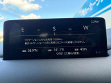 別売りの純正ナビゲーション用SDカードを装着するか、お手持ちのスマートフォンを接続することでナビゲーションシステムはご利用いただけます。