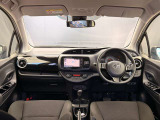 視界が広く運転しやすいすっきりとしたインパネ周り。オーディオやエアコンのスイッチ類が機能的にレイアウトされ、快適なドライビング空間を実現しています。