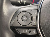 運転中、オーディオの操作をしてて、ハッとしたことはありませんか?ステアリングスイッチは、運転中でもハンドルでオーディオの操作が可能です。安全なドライブをサポートします。