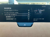 【スマート・ブレーキ・サポート】 高精度で検知できるミリ派レーダーで先行車を捕捉。走行中に、車間距離の変化に応じて警報。基準値を超えた場合に、段階的にブレーキを作動します。