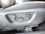 【電動シート】運転席シートの位置調整はスイッチ操作だけ!微調整もできますよ。