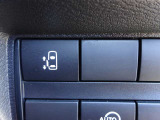 【片側電動スライドドアスイッチ】スマートキーや運転席のスイッチでスライドドアの開閉が可能♪電動なので力を入れてドアを開ける必要が無く小さいお子様でも、重い荷物を持っている時でもラクに開け閉めできます