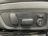 【メモリー機能付きパワーシート】運転手が代わってもボタン一つで設定ポジションに。常にご自身のドライブ設定が整います。