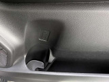 パワーウィンドウのスイッチですよ。運転席に居ながら窓を開け閉めのコントロールできます。