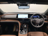 シンプルながら機能性あふれる運転席廻りです。視界性もよく、運転しやすいですよ。