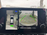 車庫入れが不安な方必見です!白線や車間を空から見下ろしたような画像で一目で分かって車庫入れも安心。周囲に動くものがあれば表示とブザーでお知らせしてくれるのでさらに安心です。