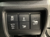 VSA装備車です。VSAはドライバーの操作と車の動きを見守っています。もし車の挙動が乱れたとき、4輪別々にブレーキをかけたり、エンジンパワーをしぼることによって車を安定させます。