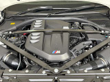 3L直列6気筒BMWツインパワー・ターボ・エンジン。出力353kW〔480ps〕/6,250rpm(カタログ値)、トルク600Nm/2,700-5,620rpm(カタログ値)♪