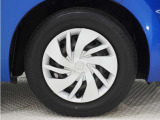 ◆純正ホイール装着車◆シンプルなデザインのホイールキャップ付きです。