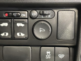 狭い駐車場で便利な電動格納ドアミラーが付いています。