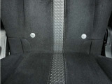 ◆ISOFIX◆シートベルトいらずでチャイルドシートと固定金具を連結するだけでガッチリ固定できます。