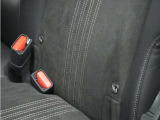 ◆ISOFIX◆シートベルトいらずでチャイルドシートと固定金具を連結するだけでガッチリ固定できます。