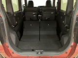 リヤシートの背もたれを両方前に倒せばご覧のスペース!大きなお荷物も載せていただけます!!