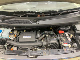 エンジンルームもクリーニング済みできれいですよ。日産の整備士がしっかりと丁寧に点検していますので安心してお乗りいただけます