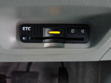 ETC付。高速道路の料金所はキャッシュレスで通過です。サービスエリア等にあるスマートインターの出入りも利用可能でとっても便利。ご納車後すぐにお使い頂けるようセットアップしてのお渡しとなります。