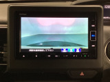 ギヤをR(バック)に入れるとナビの画面に後ろの映像が映るリアカメラ付です。後退時、コンディションが悪い視界でもカラーバックモニターがドライバーをサポートします。